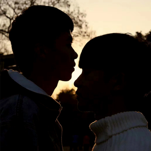 男人和黑丝袜女人日皮视频
